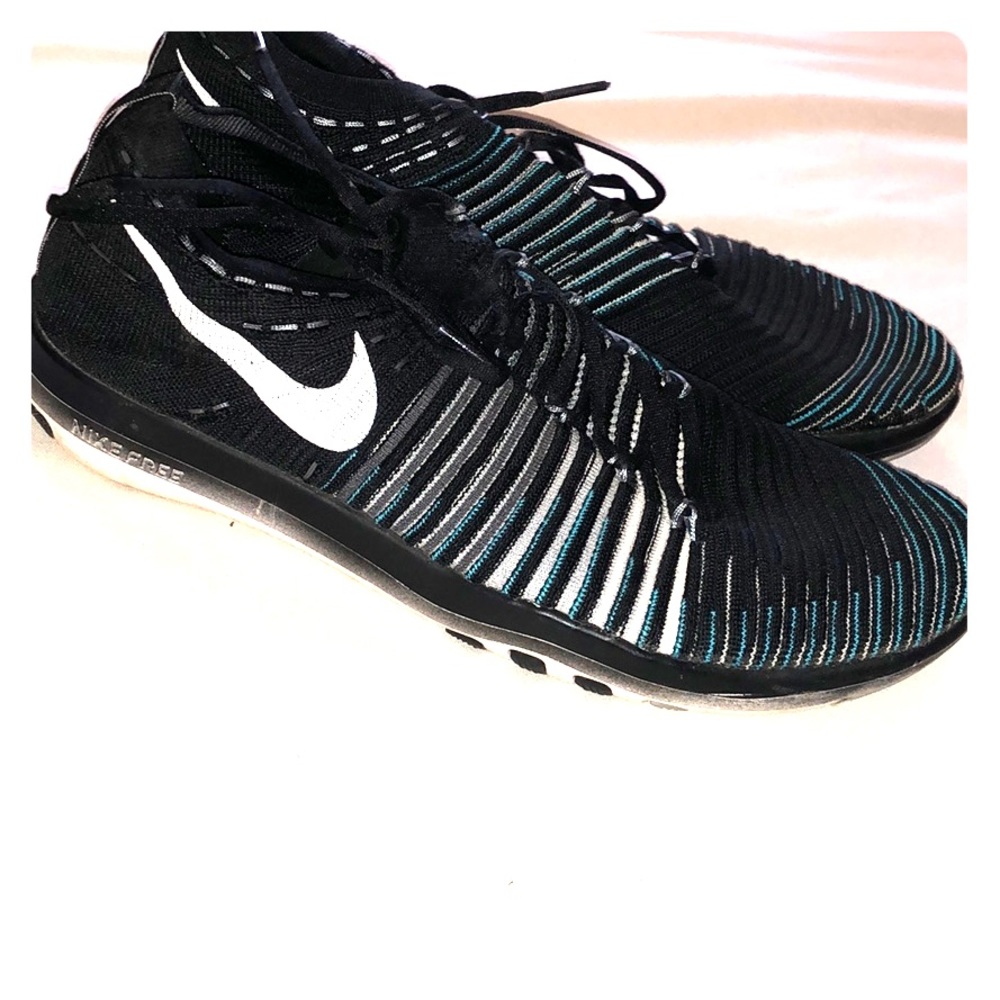 Tennis shoes